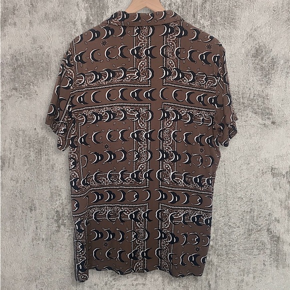 MENS CRESCENT MOON BROWN PRINT SHIRT - Picture 8 of 8